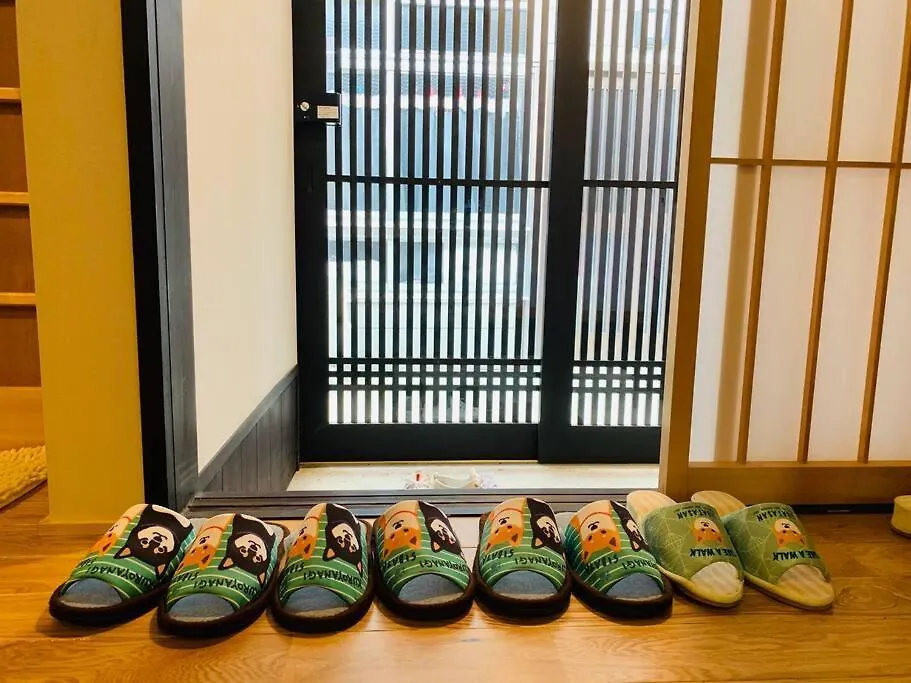 ゲストハウス至の宿 Shibainu-Themed Guesthouse Kyoto