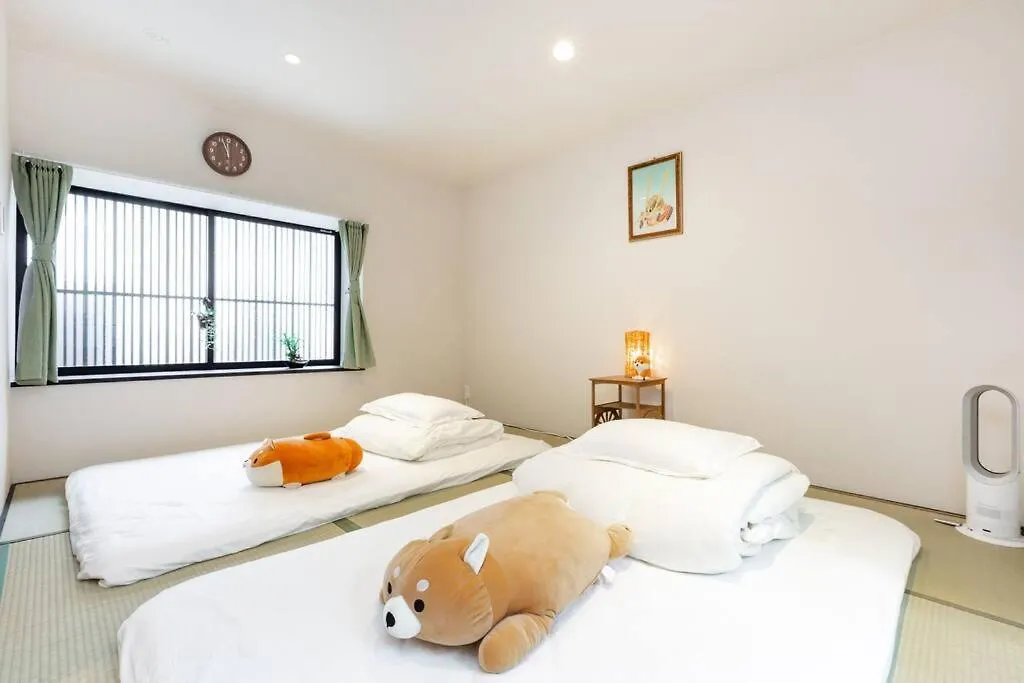 ゲストハウス至の宿 Shibainu-Themed Guesthouse Kyoto
