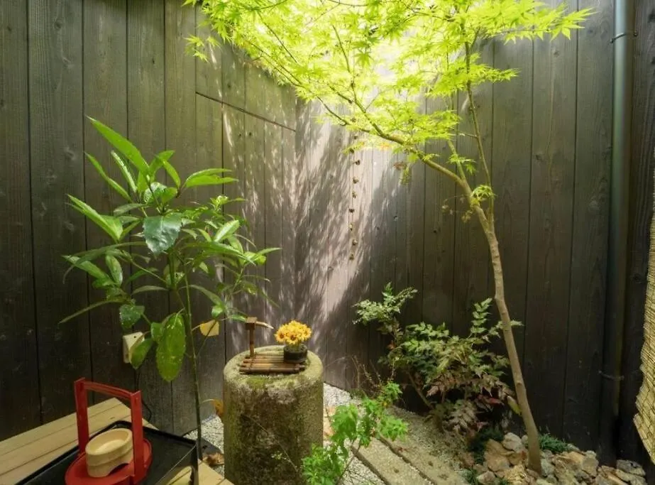ゲストハウス至の宿 Shibainu-Themed Guesthouse Kyoto